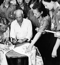 Pablo Picasso signing autographs, 1950