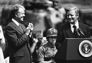 Besuch von J. Carter in der BRD - J. Carter (l) und H. Schmidt auf dem US-Milit„rsttzpunkt Wiesbaden-Erbenheim