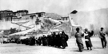 China, Tibet: Der tibetische Aufstand M„rz  1959  Lhasa: Tibetische Aufstaendische ergeben  sich