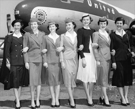 Berufsbekleidung der Stewardessen im Wandel der Zeit (1930-1955)