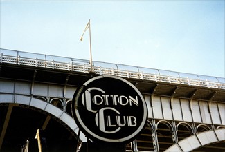 COL
Logo des Jazzclub "Cotton Club" an der
Morningside Bridge

- September