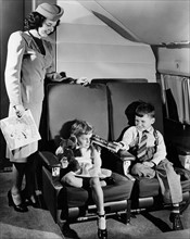 Stewardess mit Kindern