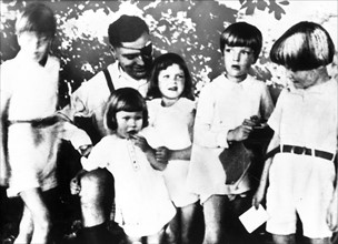 Claus von Stauffenberg with children