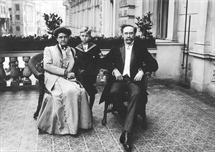 Robert Edwin Peary mit Frau und Sohn in Berlin