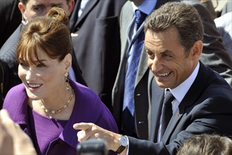 Sarkozy, Nicolas - Politiker, UMP, Praesidentschaftskandidat, Frankreich - mit Ehefrau Carla Bruni am franzoesischen Nationafeiertag im Rahmen des EU-Mittelmeergipfel in Paris