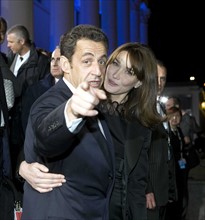Sarkozy, Nicolas - Politiker, Staatspraesident, Frankreich - mit Ehefrau Carla Bruni vor dem Kurhaus in Baden Baden aus Anlass der Feier zu 60 Jahre NATO