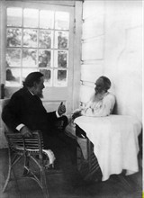 Tolstoi, Leo - Schriftsteller, Russland/ mit Ilja Metschnikoff (l.), undatiert