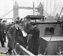 Churchill nach dt. Bombenangriffen in London