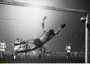 Spielszene aus dem Spiel Rot-Weiss Oberhausen gegen Borussia Moenchengladbach, Bundesliga, Saison 1969/1970