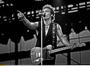 Springsteen, Bruce - Musiker, Saenger, Gitarrist, Rockmusik, USA - bei einem Konzert in Berlin-Weissensee, DDR