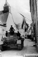 Tanks allemands entrant à Eupen-Malmedy en Belgique