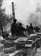 Belgique : bataillon de chars allemands stoppés en attendant l'ordre d'avancer