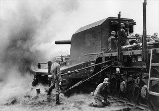 German railway gun firing