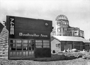 Hiroshima - Buchhandlung 'Atom' vor dem Friedensdom in Hiroshima