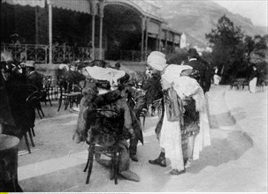 Teppichhaendler  in Monte Carlo, um 1903