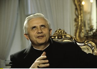 Papst Benedikt XVI (eig. Joseph Ratzinger) - Als Erzbischof von Muenchen und Freising im Erzbischoeflichen Palais in Muenchen
