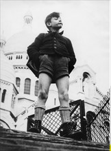 Garçon à Montmartre dans les années 50