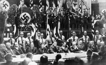Réunion organisée à Leipzig pour marquer "le ralliement des professeurs des universités et des écoles supérieures d’Allemagne à Adolf Hitler et à l’État national-socialiste", le 11 novembre 1933.