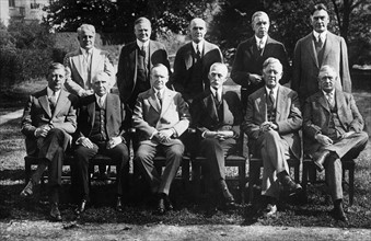 Calvin Coolidge posant avec son cabinet ministériel