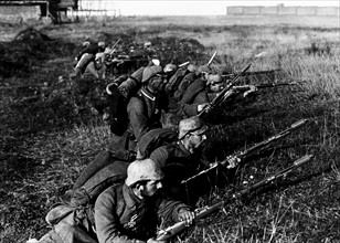 Soldats allemands en position de défense, en 1914