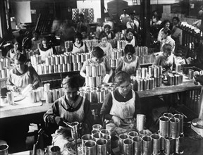 1. Weltkrieg Deutschland: Frauen in einer Konservenfabrik