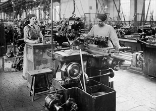 1. Weltkrieg, Ruestungsproduktion in Deutschland: Dreherei in einer Artilleriefabrik