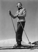 Mode - Wintermode: Frau in einem Skianzug