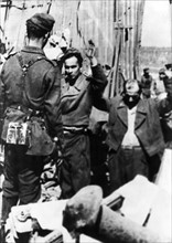 Warschauer Aufstand 1944: Widerstandskämpfer ergeben sich