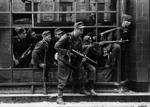 Warschauer Aufstand 1944: Strassenkämpfe, deutsche grenadiere