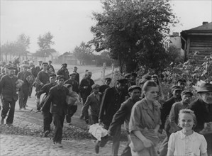 Warschauer Aufstand: Flüchtende Zivilisten