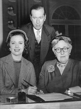 Agatha Christie mit Margaret Lockwood und Peter Saunders