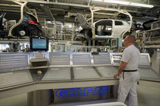 Wolfsburg - Produktion des VW Golf A6 im Volkswagen-Werk