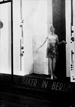 Shop window with mannequin: 'Josephine Baker in Berlin'