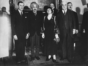 Albert Einstein reçu par le maire de New-York