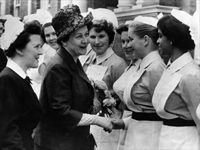 Yvonne de Gaulle en visite officielle en Grande-Bretagne, 1960