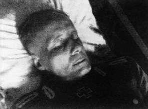 Rommel, Erwin *15.11.1891-14.10.1944+
Officer, field marshall general , germany 
commander of the Afrikakorps Feb.1941-March1943
Rommel on the deathbed
October 1944