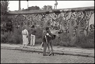 Touristes devant le mur de Berlin, 1987
