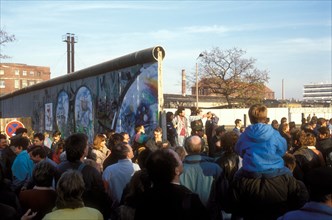 Germany / GDR, Berlin. The fall of the wall. Opening of a border crossing at Schlesische Strasse (Kreuzberg) and Puschkinallee (Treptow).