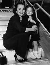 Olivia de Havilland et son fils Benjamin, 1947