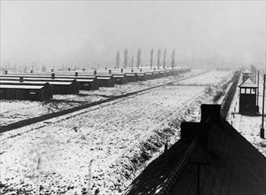 Abords du camp d'Auschwitz en 1948