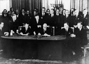 Signature du traité franco-allemand au palais de l'Elysée, 1963