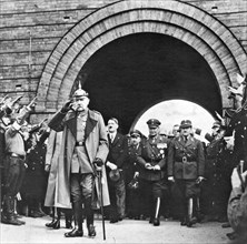 Cérémonie au monument de"Tannenberg", avec Hindenburg et Hitler, 1933