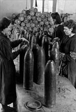 Fabrication de grenades, 1940