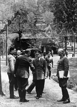 Hitler accueille le général Karl Bodenschatz et Hermann Göhring à son QG, 1944
