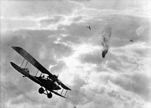 Ballon captif abattu par des avions allemands, 1916