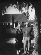 Albert Einstein et sa femme Elsa. Pasadena