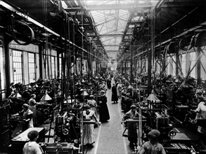 Femmes dans une usine d'armement, 1917