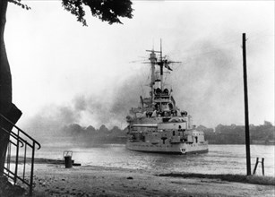 Le navire-école allemand "Schleswig-Holstein" bombarde Westerplatte, 1939