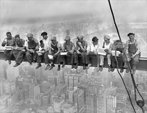 Ouvriers sur un échaffaudage de l'Empire State Building à New York, 1932