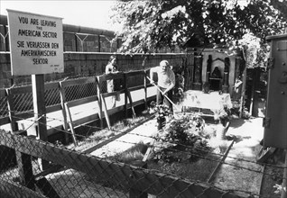 Jardin devant le mur de Berlin, 1975